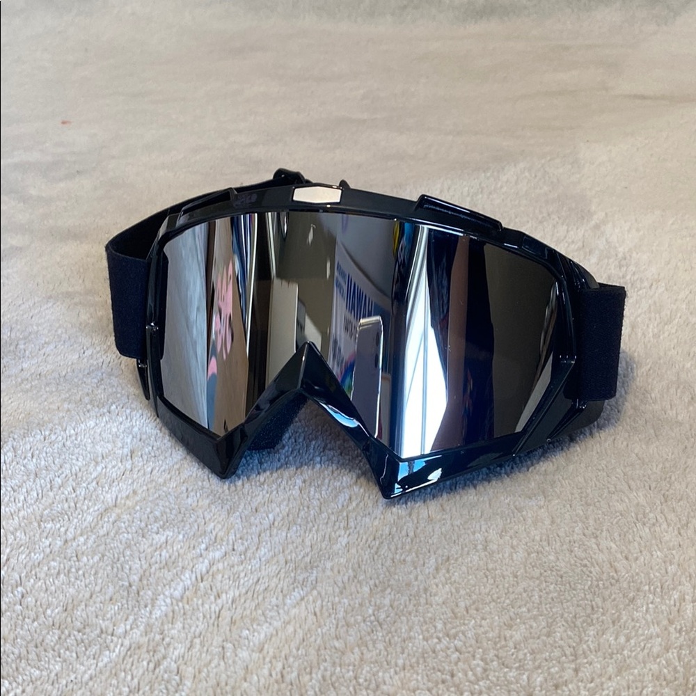 Reflective Black Ski Goggles